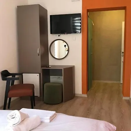 Teodori Suites *